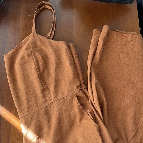 Old navy jumpsuit - Picture 3 of 3